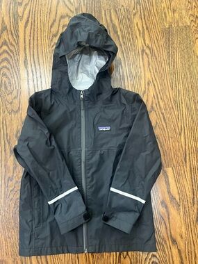 In perfect condition Patagonia Black Hooded Shell Jacket with Multicolor Logo.